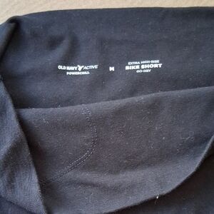 Old Navy Active PowerChill High-Rise Shorts in Black Size M